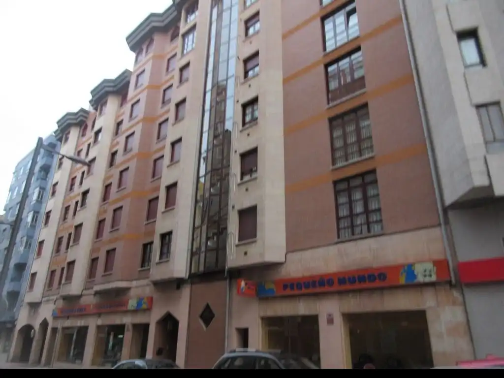 Vista exterior de Piso en venta en Avilés con Trastero