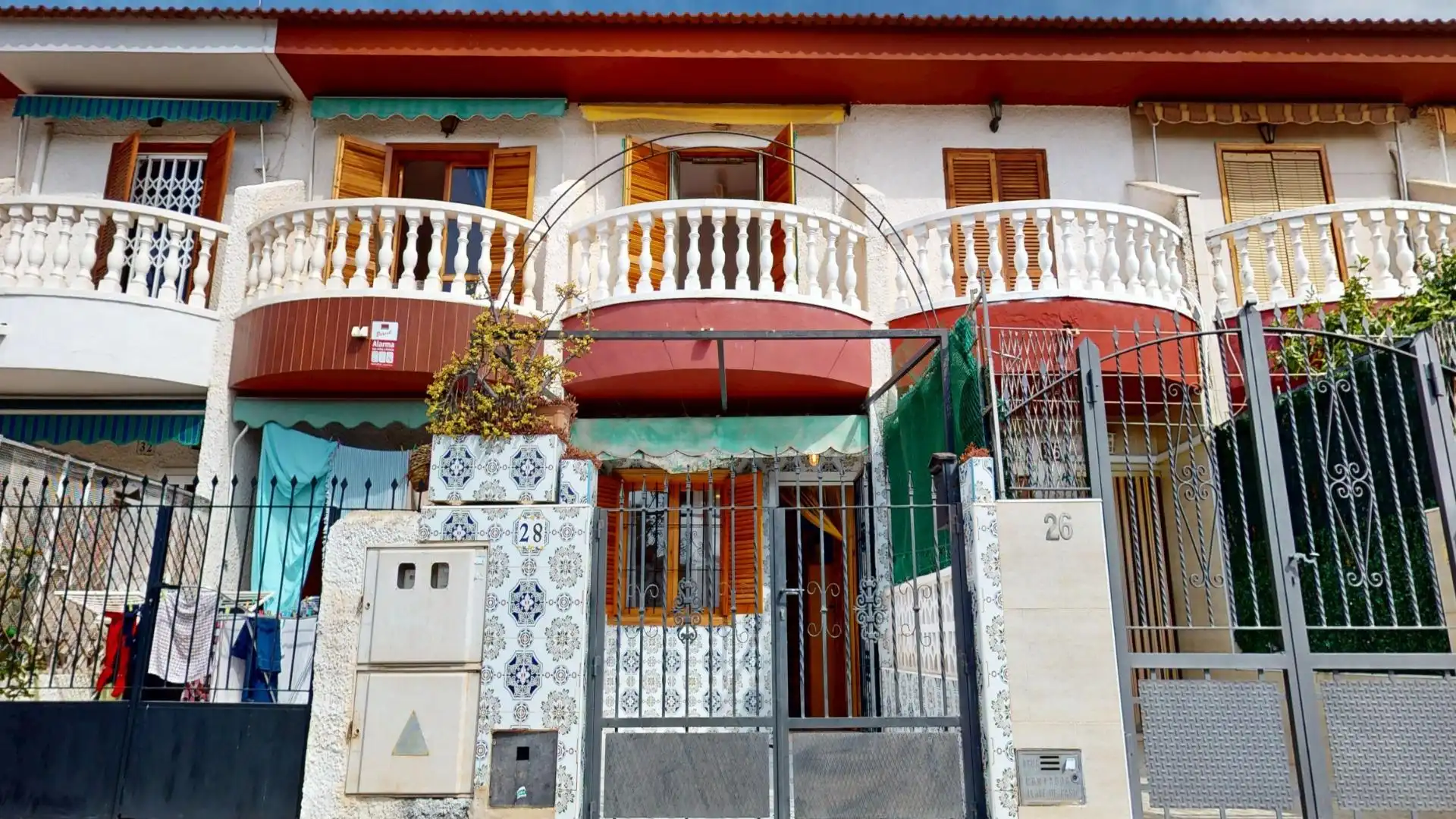 Vista exterior de Casa adosada en venta en San Pedro del Pinatar con Jardín privado, Terraza y Amueblado