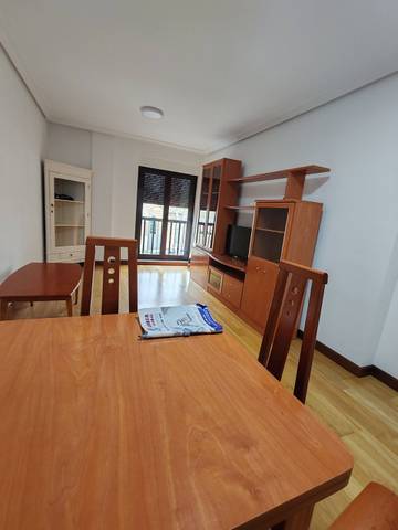 Piso en Alquiler en Universidad - Tenerías