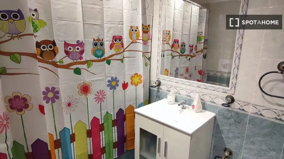 Baño de Piso de alquiler en Madrid con Aire acondicionado, Calefacción y Amueblado