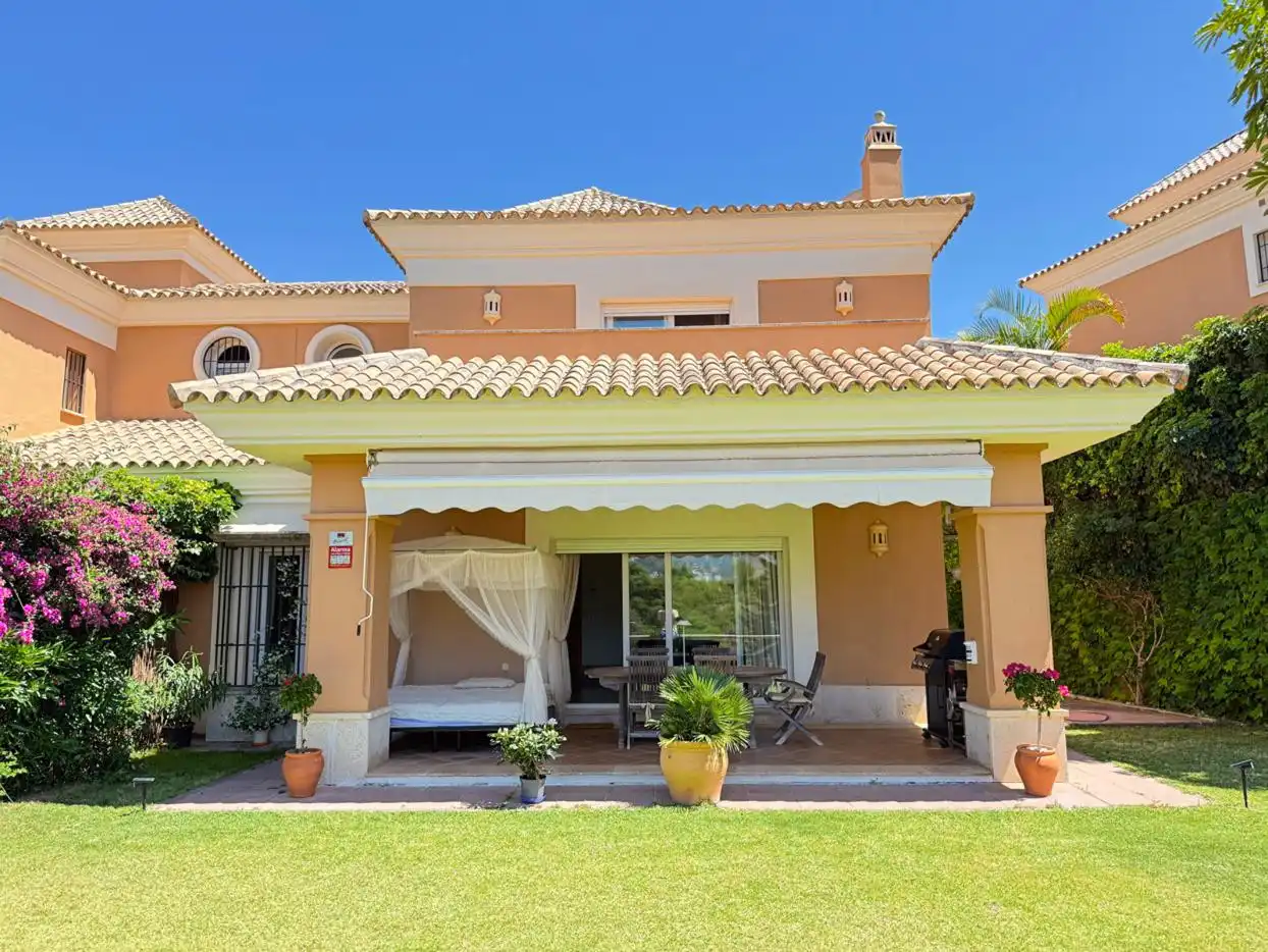Jardí de Casa adosada de lloguer en Marbella amb Aire condicionat, Calefacció i Jardí privat
