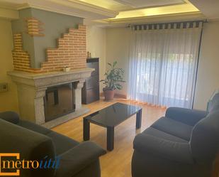 Living room of Single-family semi-detached for sale in Salamanca Capital  with Heating, Parquet flooring and Terrace