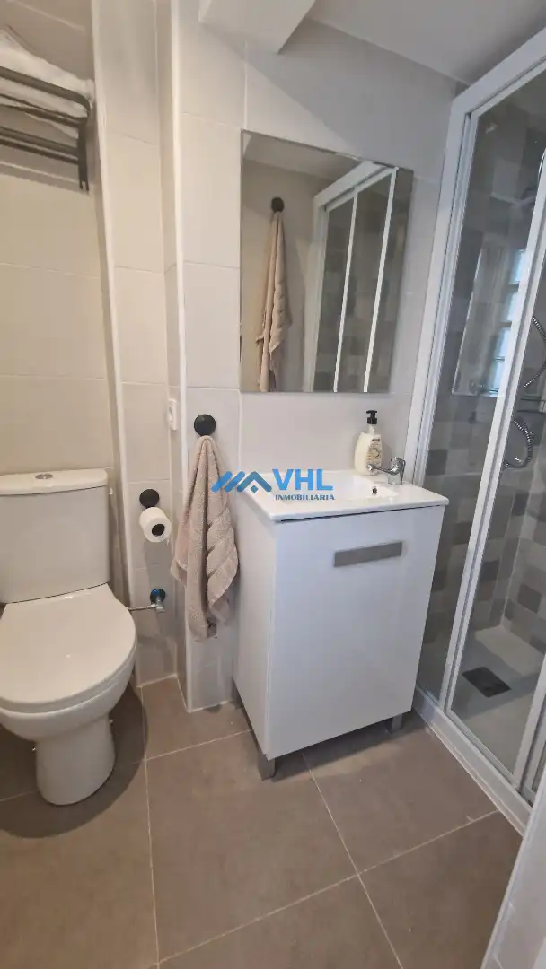 Bathroom of Apartments for rent in Castro-Urdiales  with Furnished