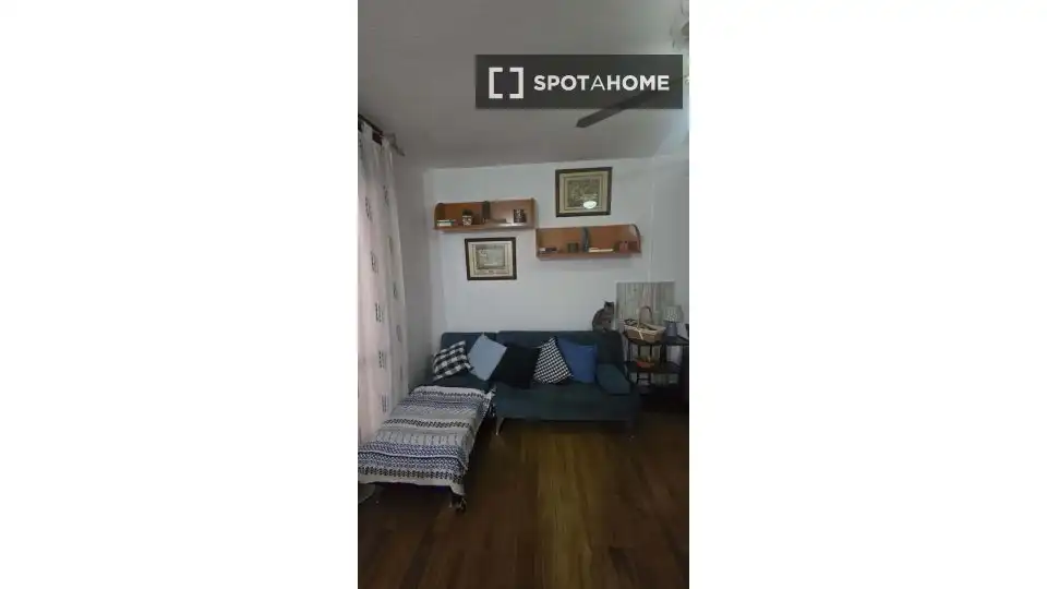 Sala d'estar de Estudi per a compartir en Málaga amb Aire condicionat, Terrassa i Moblat