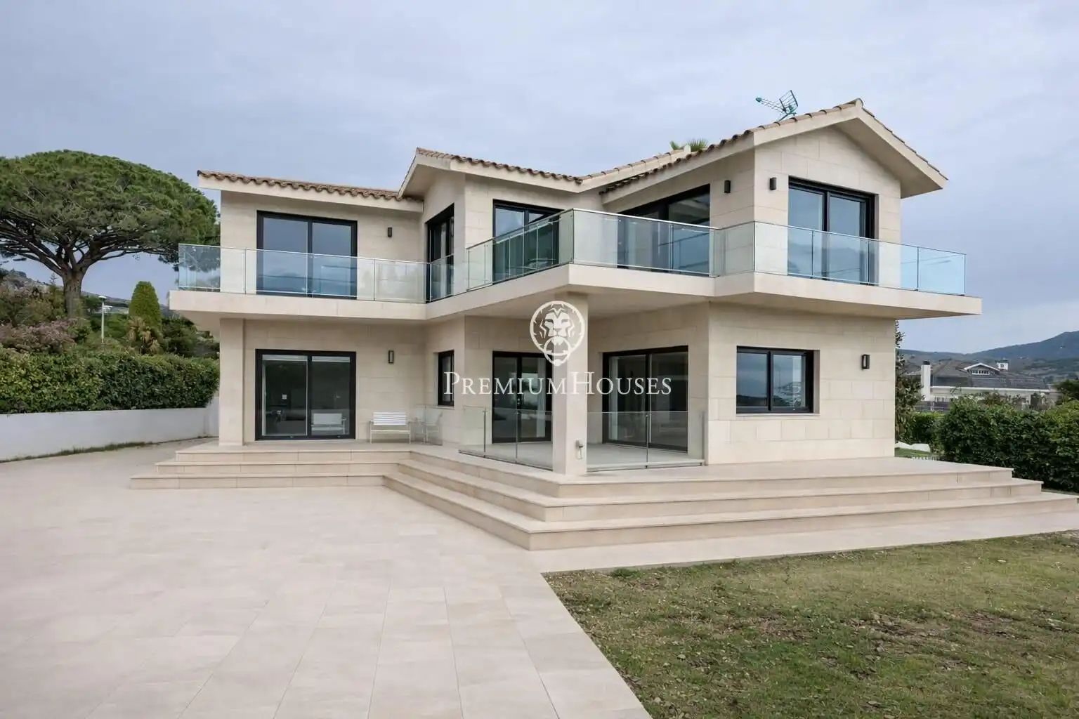Vista exterior de Casa o xalet en venda en Alella amb Aire condicionat, Jardí privat i Terrassa