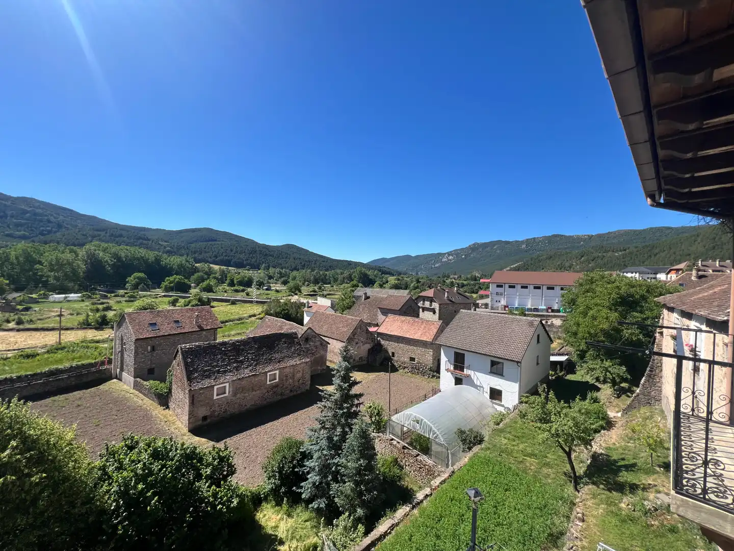 Vista exterior de Piso en venta en Valle de Hecho con Calefacción, Amueblado y Balcón