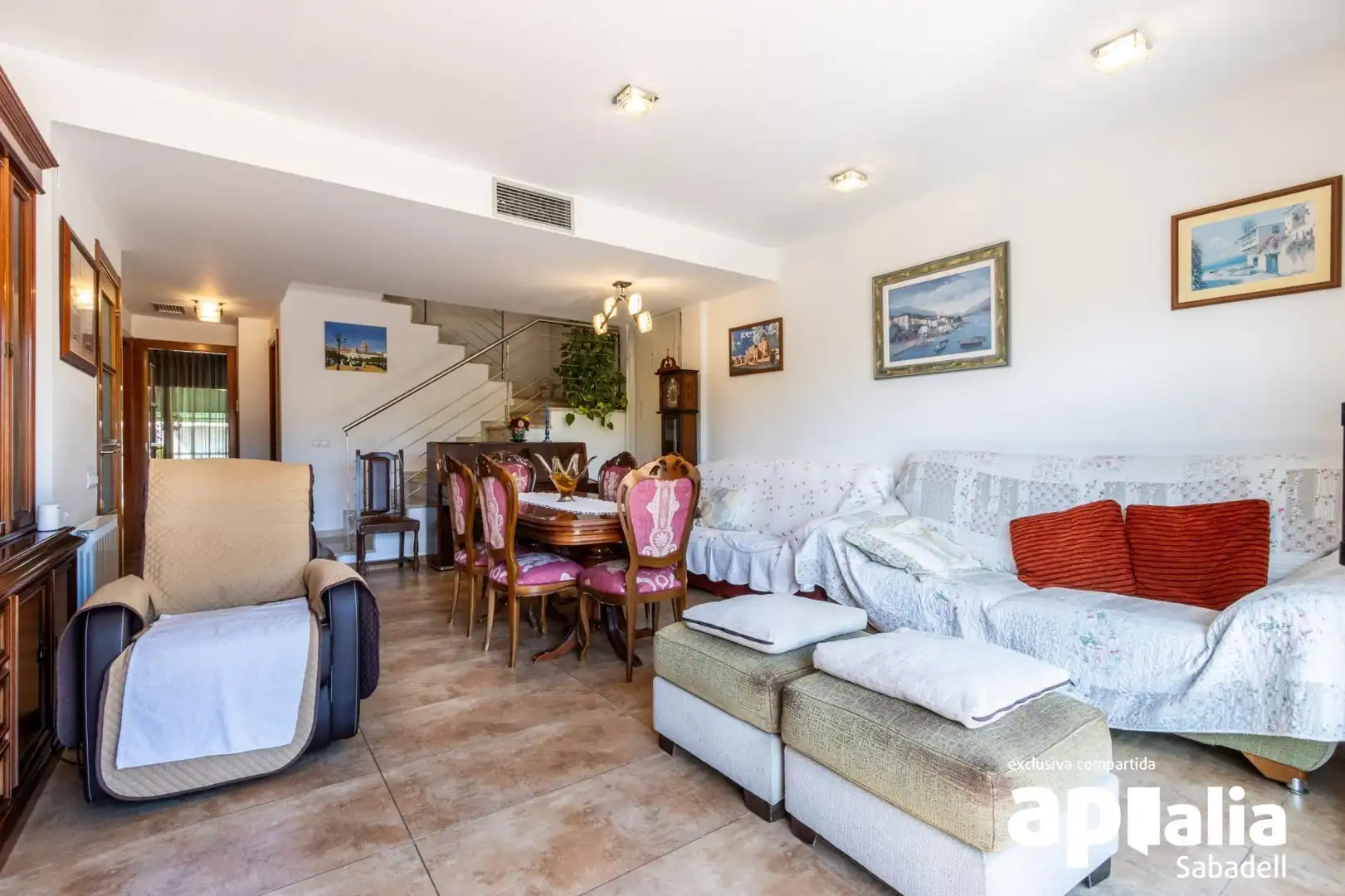 Sala d'estar de Casa o xalet en venda en Castellar del Vallès amb Aire condicionat, Calefacció i Jardí privat