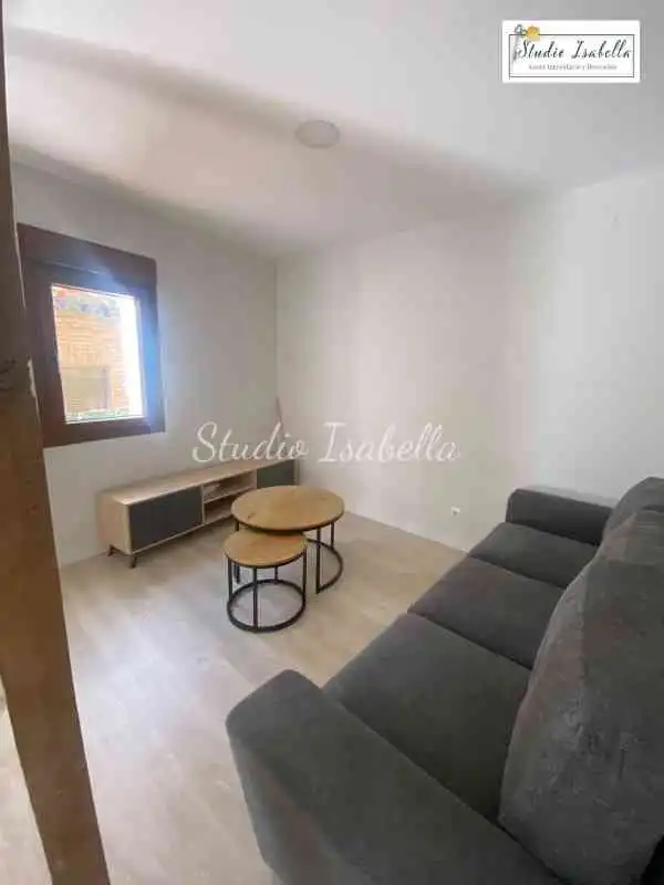Bedroom of Flat for share in Toledo  with Air Conditioner, Heating and Furnished