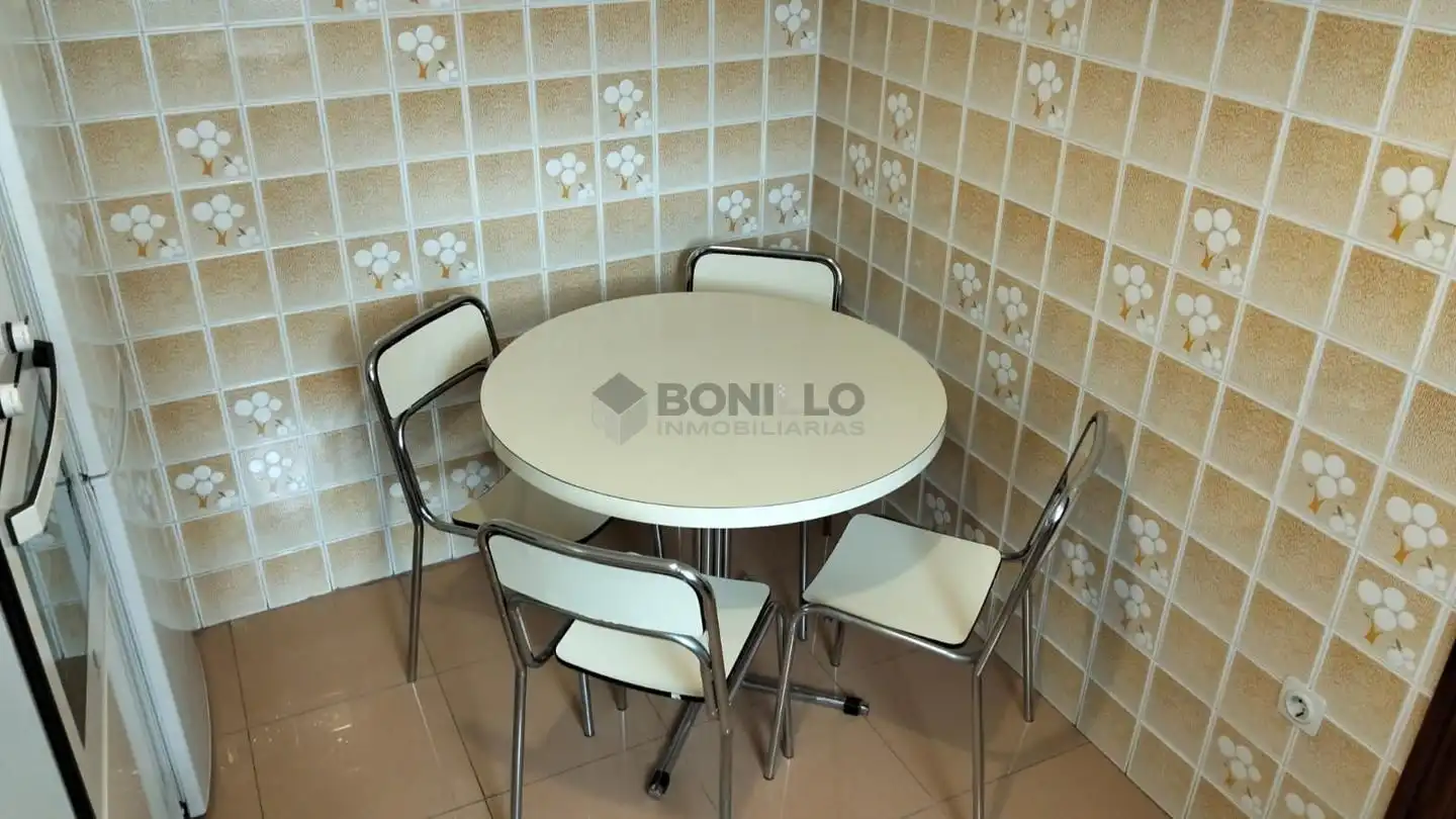 Piso en venta en Teruel con Calefacción, Parquet y Amueblado
