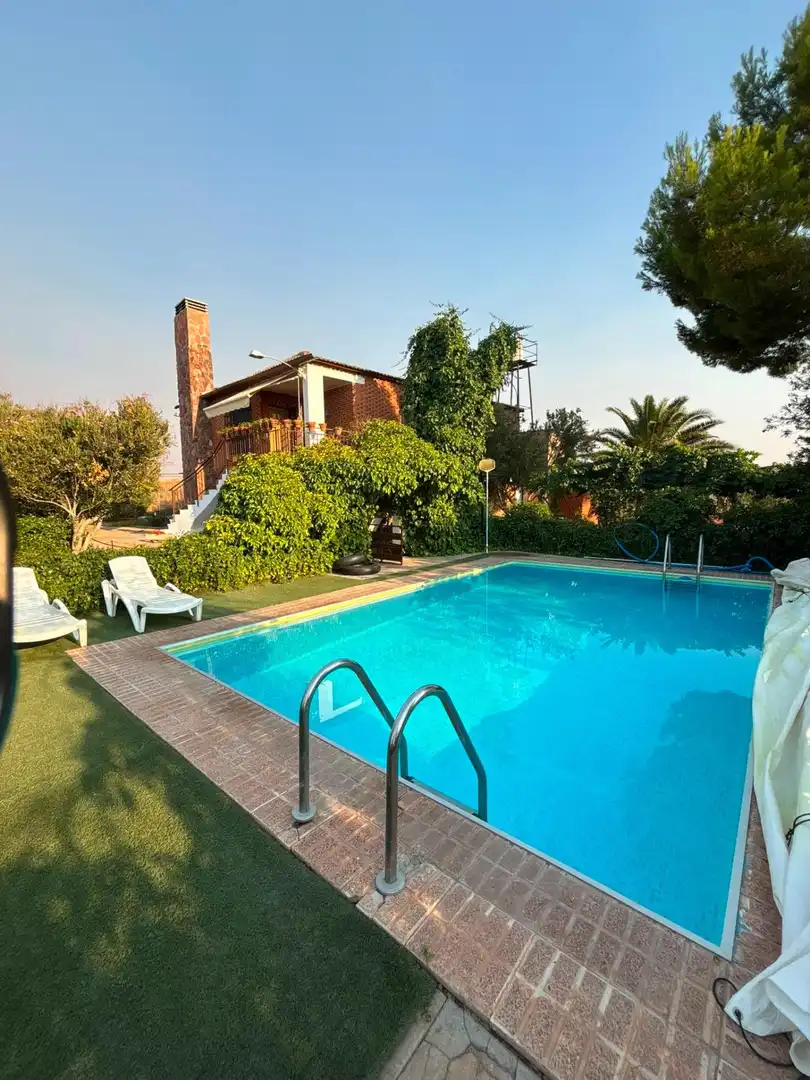 Piscina de Casa o xalet en venda en Valdepeñas