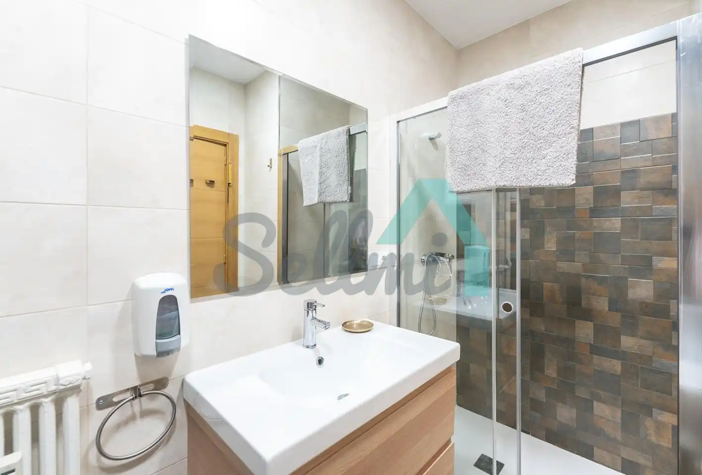 Baño de Piso de alquiler en Oviedo  con Calefacción, Terraza y Amueblado