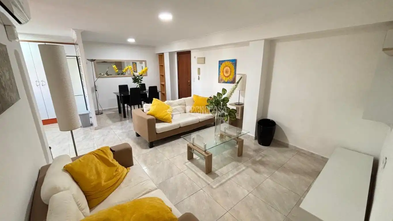 Sala d'estar de Pis en venda en Valencia amb Aire condicionat