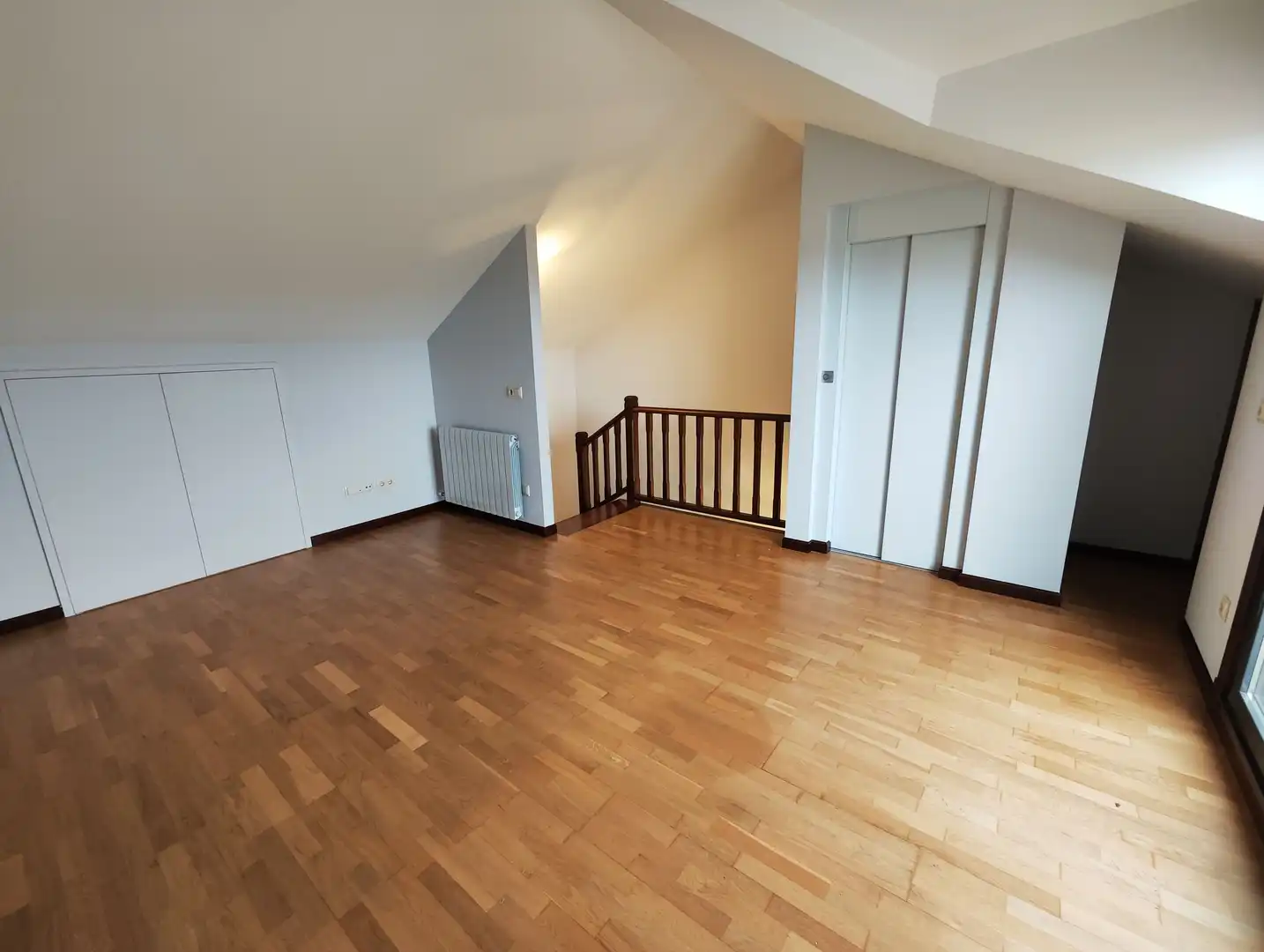 Casa adosada en venta en Vigo  con Jardín privado, Parquet y Terraza