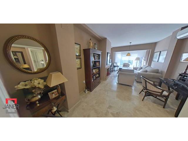 Casa-chalet en Venta en Centro