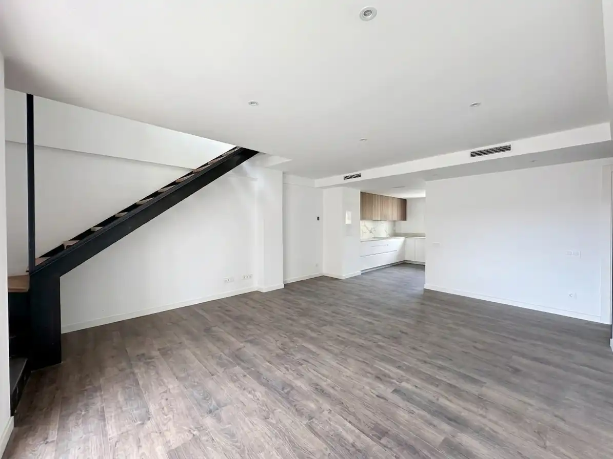 Maisonette zum Verkauf in Badalona mit Klimaanlage, Heizung und Parkett