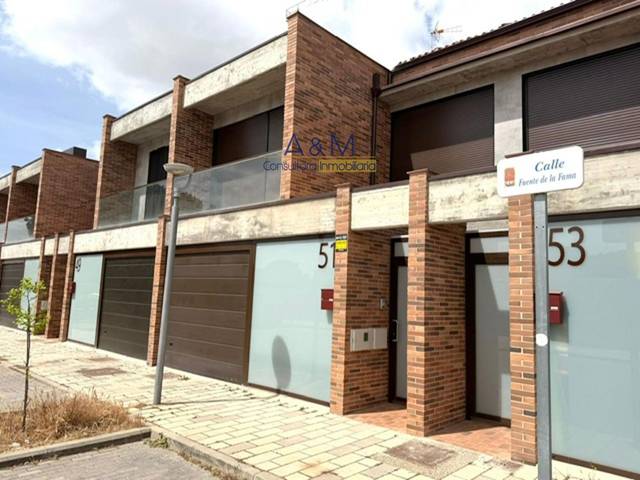 Casa adosada en Venta en Fuente Dorada en Laguna de Duero
