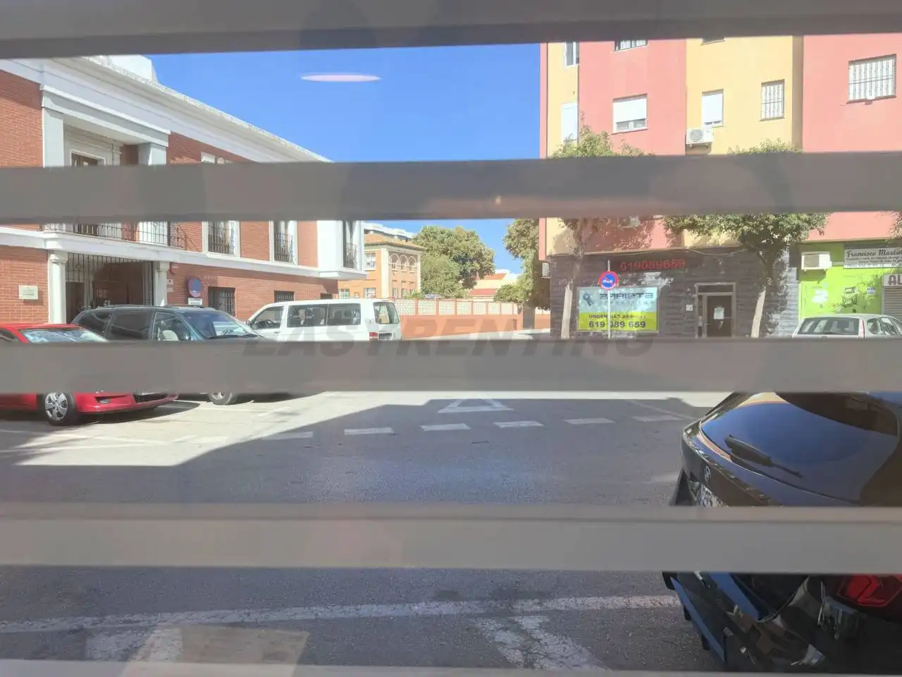 Aparcament de Pis de lloguer en La Línea de la Concepción amb Moblat i Balcó