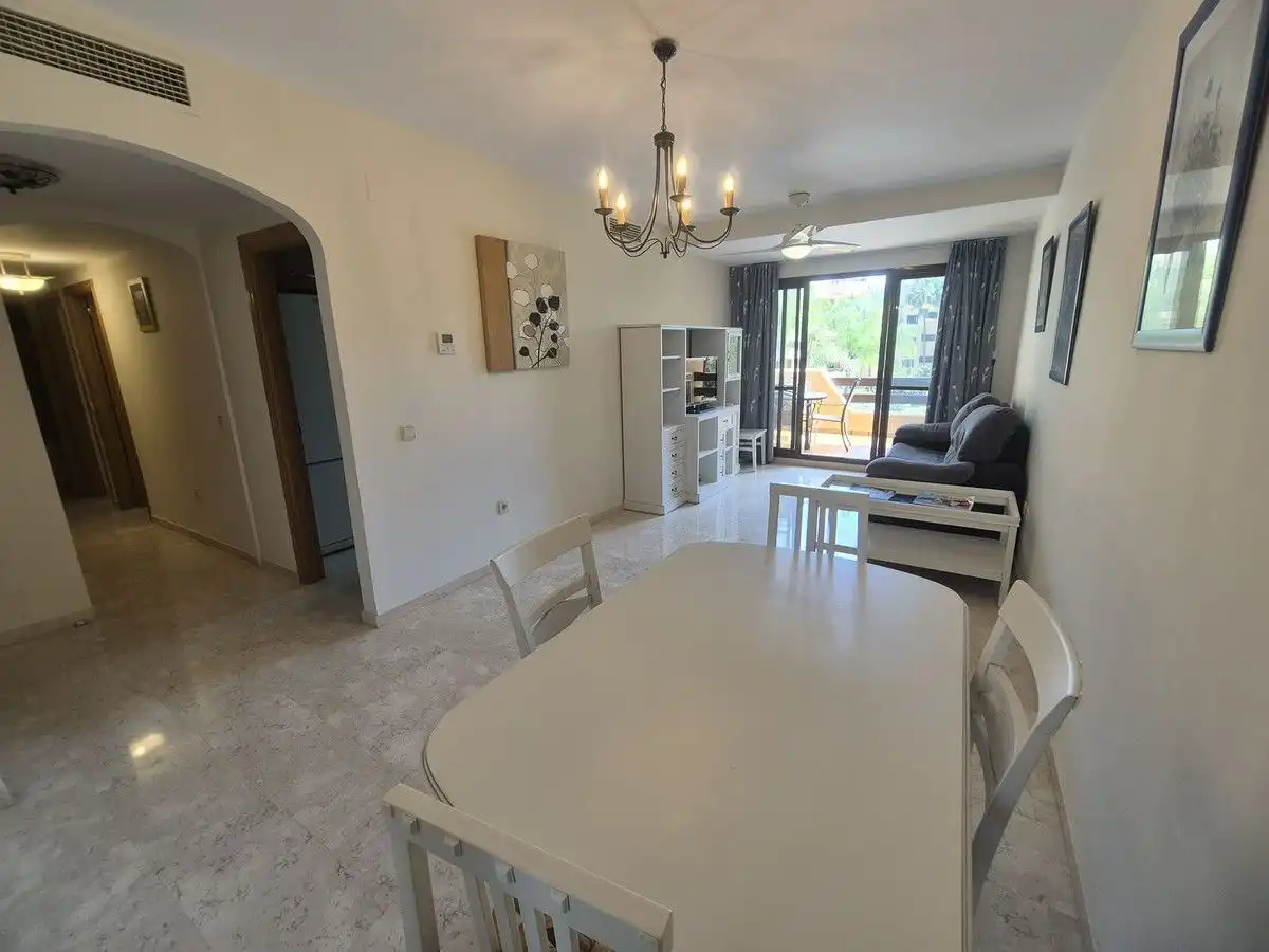 Menjador de Apartament de lloguer en Estepona amb Aire condicionat, Calefacció i Terrassa