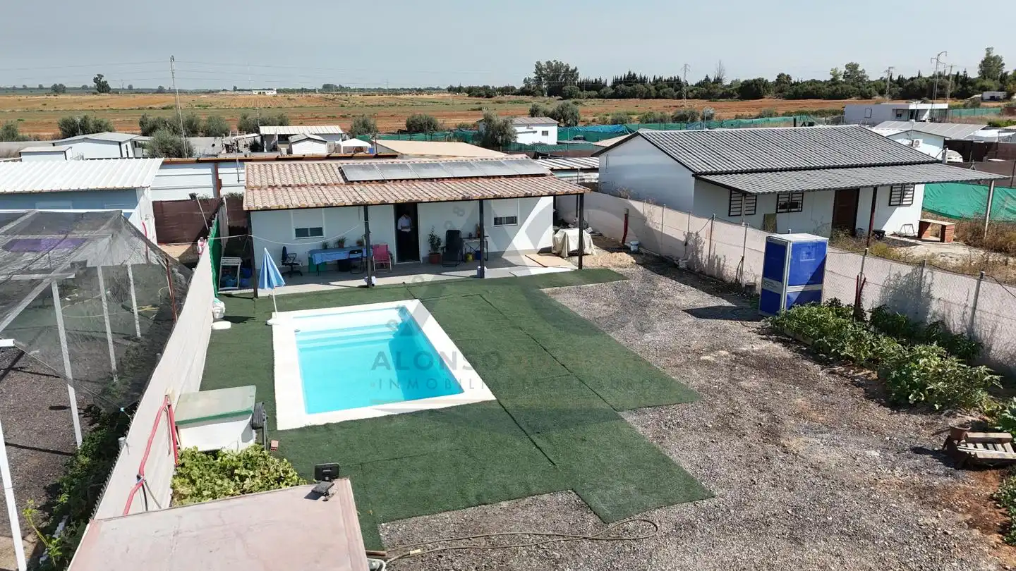 Piscina de Finca rústica en venta en Dos Hermanas con Piscina comunitaria