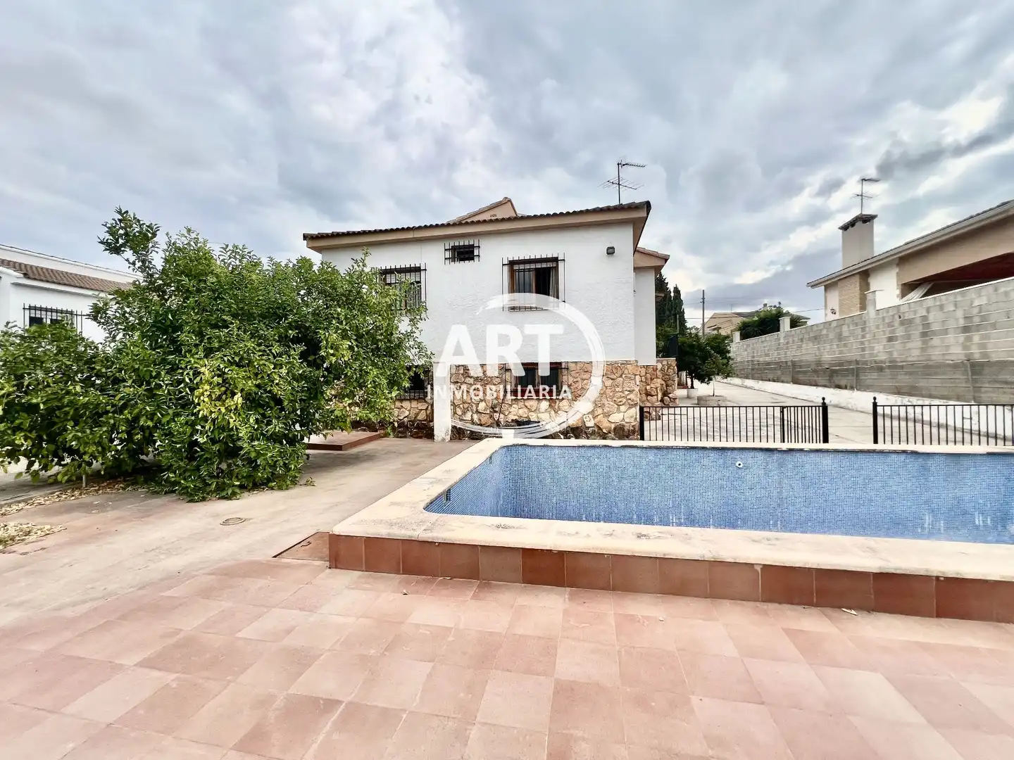 Vista exterior de Casa o chalet en venta en Riba-roja de Túria, Valencia