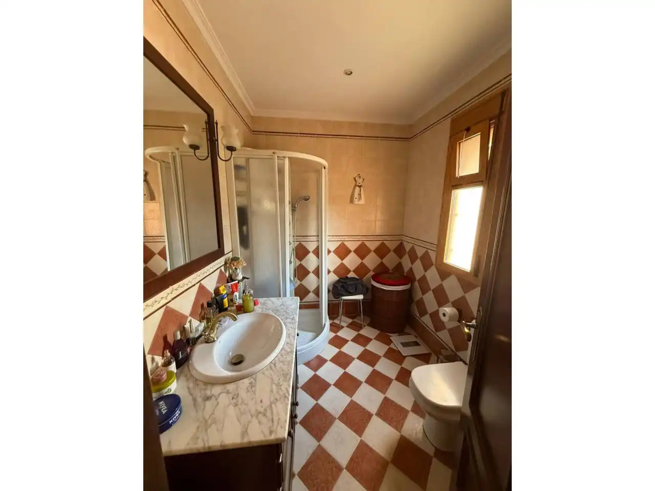 Bany de Casa o xalet en venda en La Rinconada amb Aire condicionat, Jardí privat i Terrassa