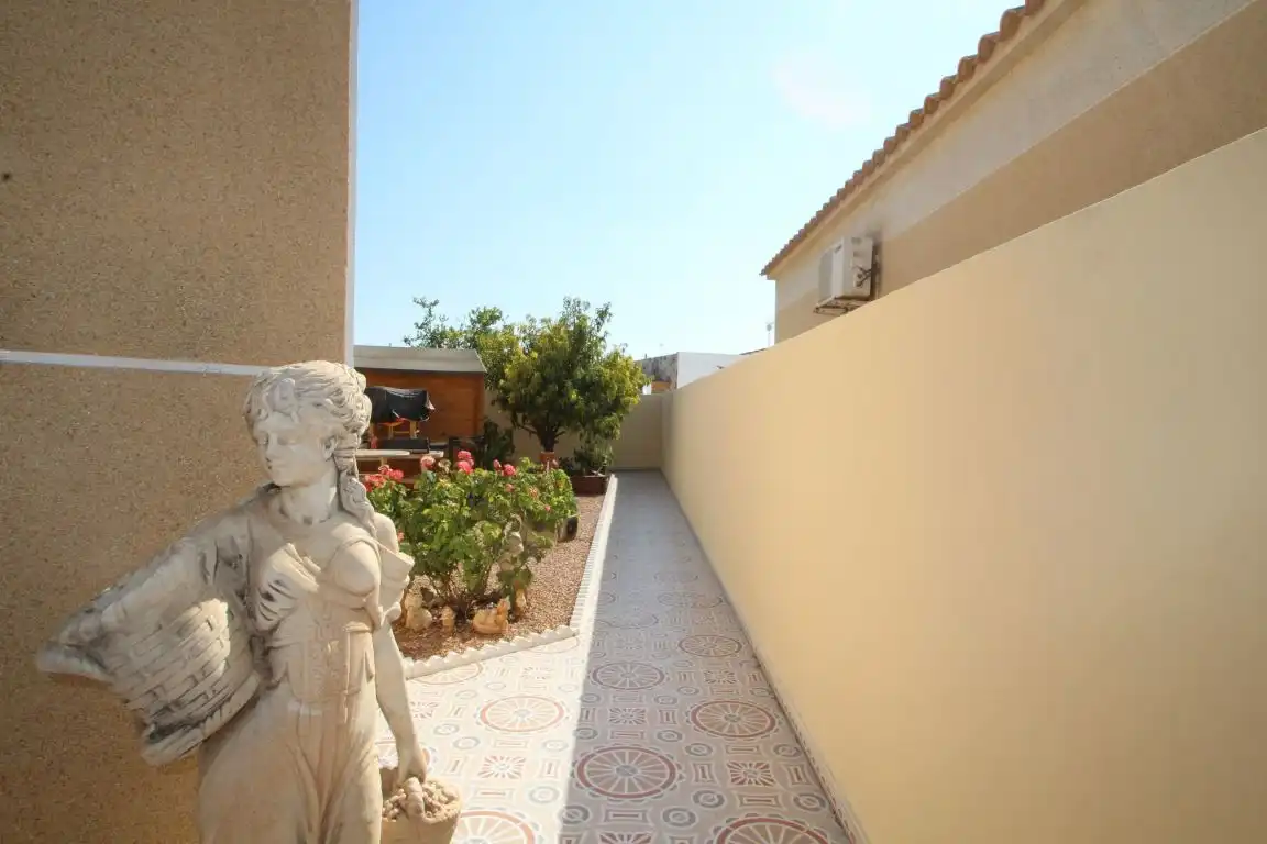 Chalet con piscina en venta en Avenida de las urracas, imagen 10