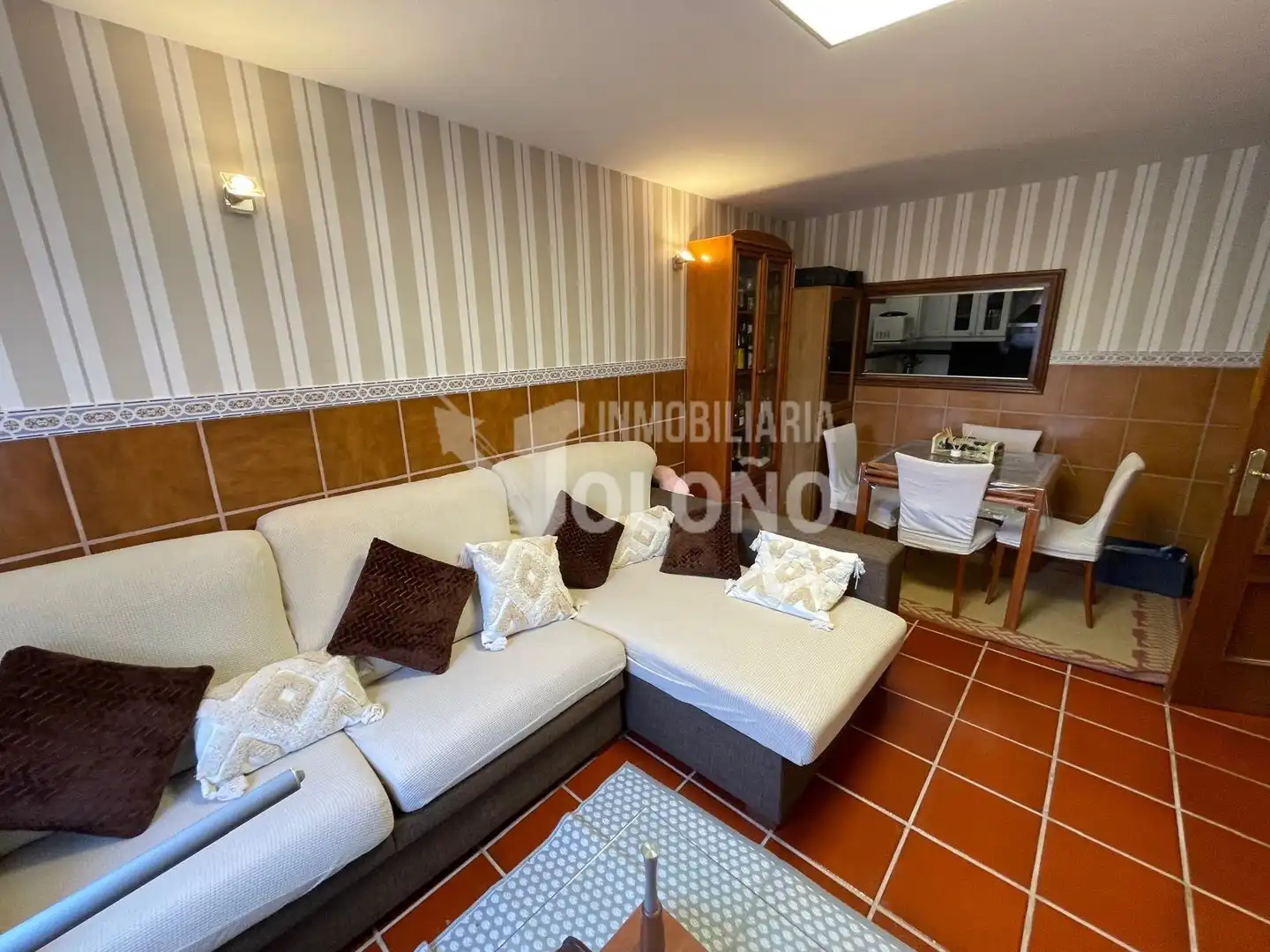 Sala d'estar de Casa o xalet en venda en Anguciana amb Aire condicionat, Calefacció i Jardí privat