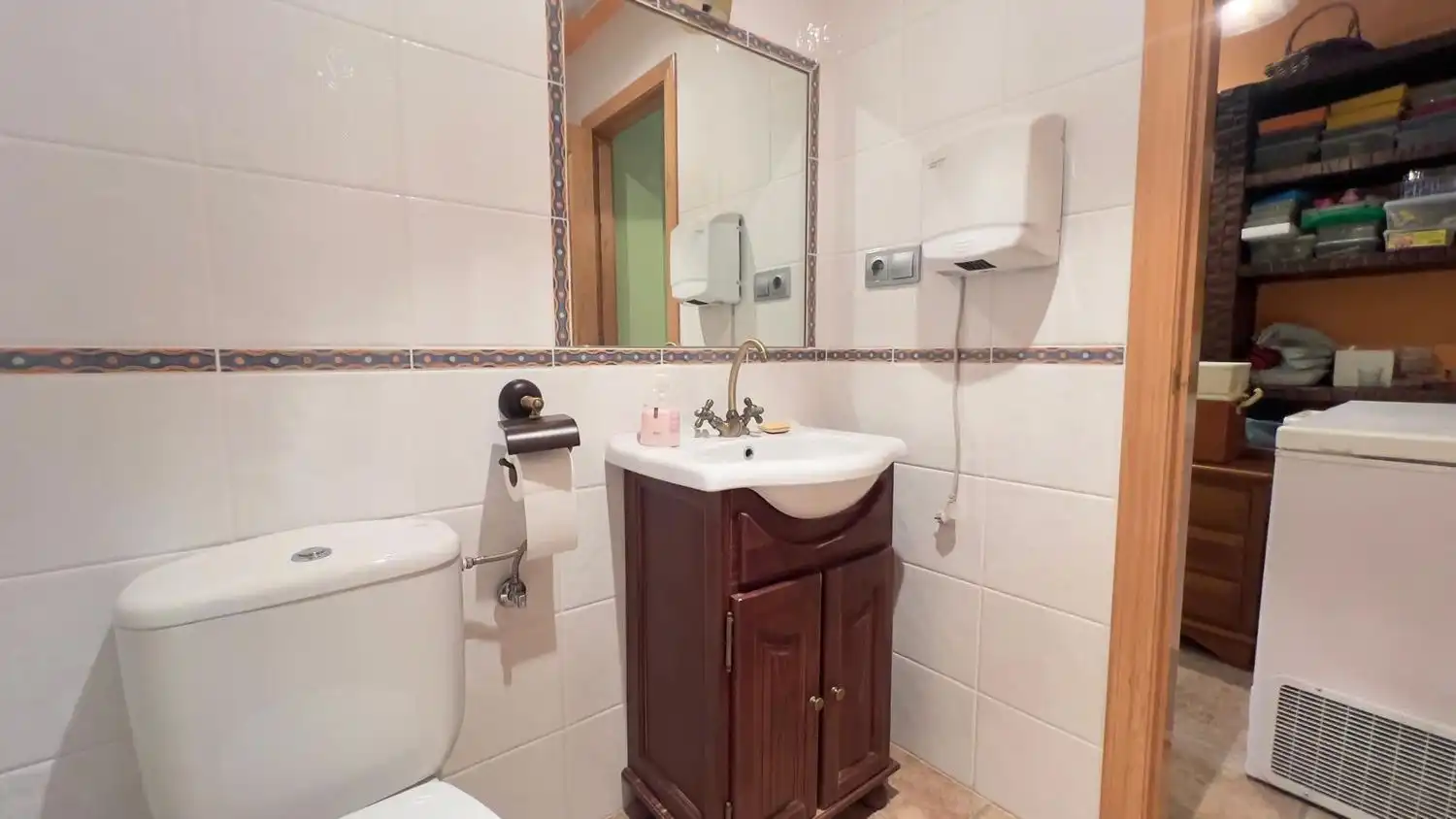 Badezimmer von Geschaftsraum zum Verkauf in Somiedo