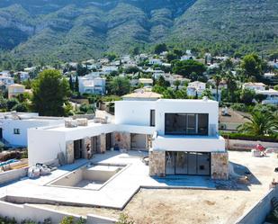Vista exterior de Casa o xalet en venda en Dénia amb Jardí privat, Terrassa i Piscina