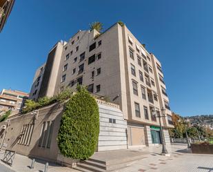 Vista exterior de Pis en venda en  Granada Capital amb Calefacció, Parquet i Terrassa