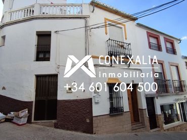 Casa amb balcó en venda a Setenil de las Bodegas