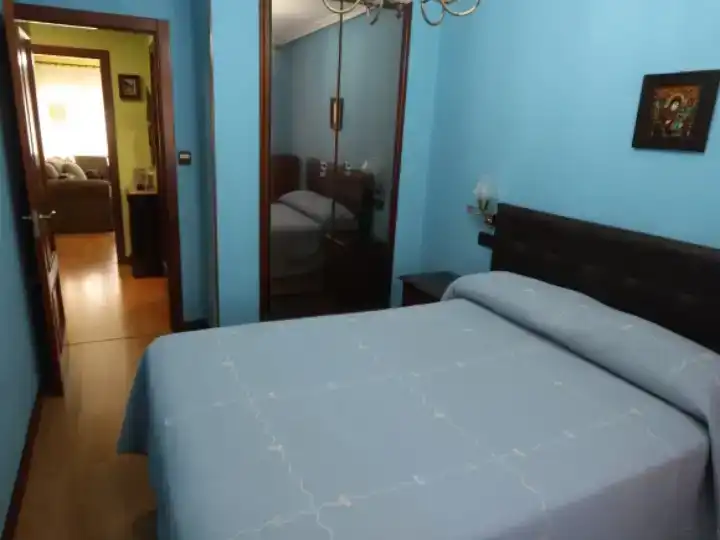 Schlafzimmer von Wohnungen zur Miete in Gijón  mit Balkon