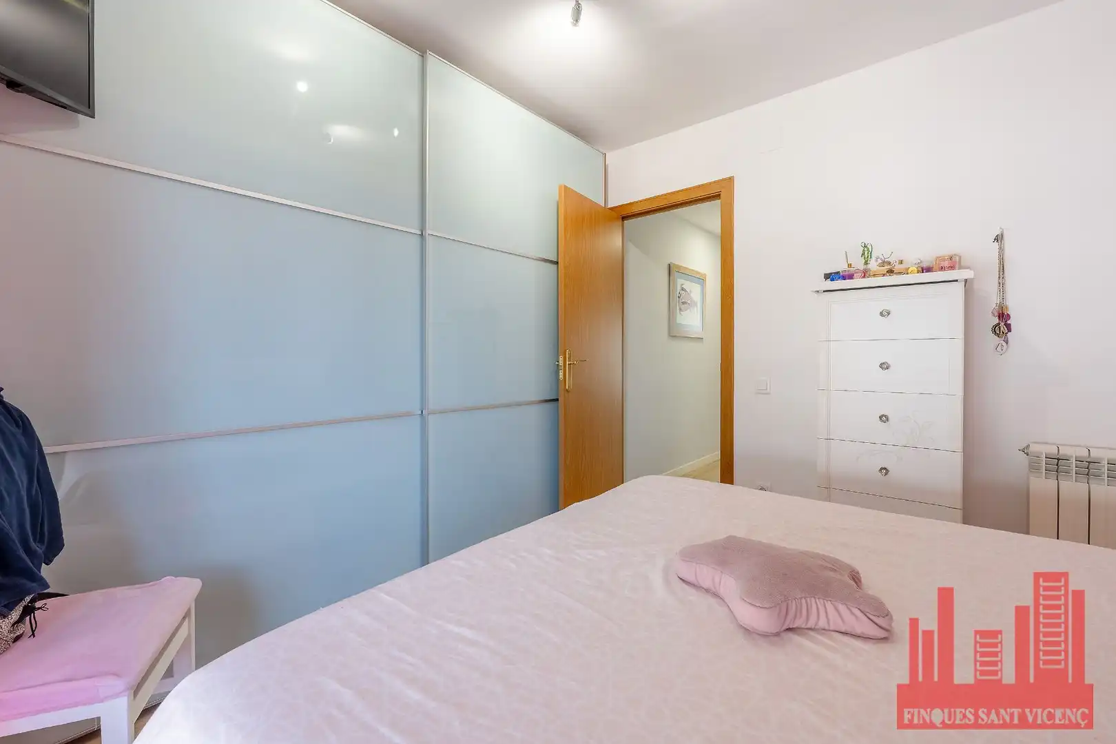 Dormitori de Pis en venda en Sant Vicenç Dels Horts amb Aire condicionat, Calefacció i Terrassa