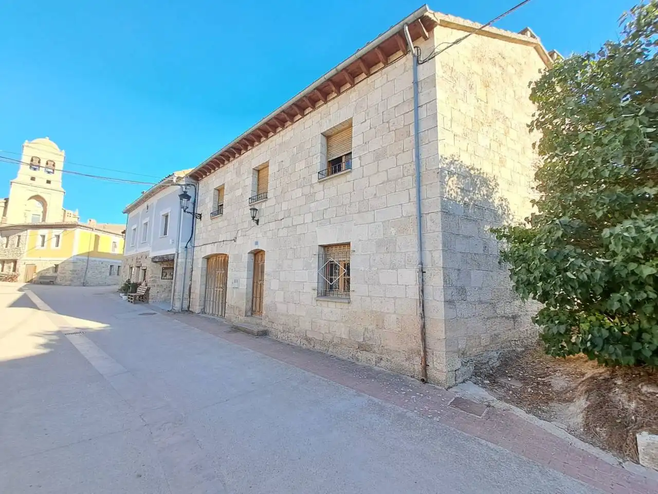 Vista exterior de Casa o xalet en venda en Hontanas amb Calefacció, Jardí privat i Terrassa