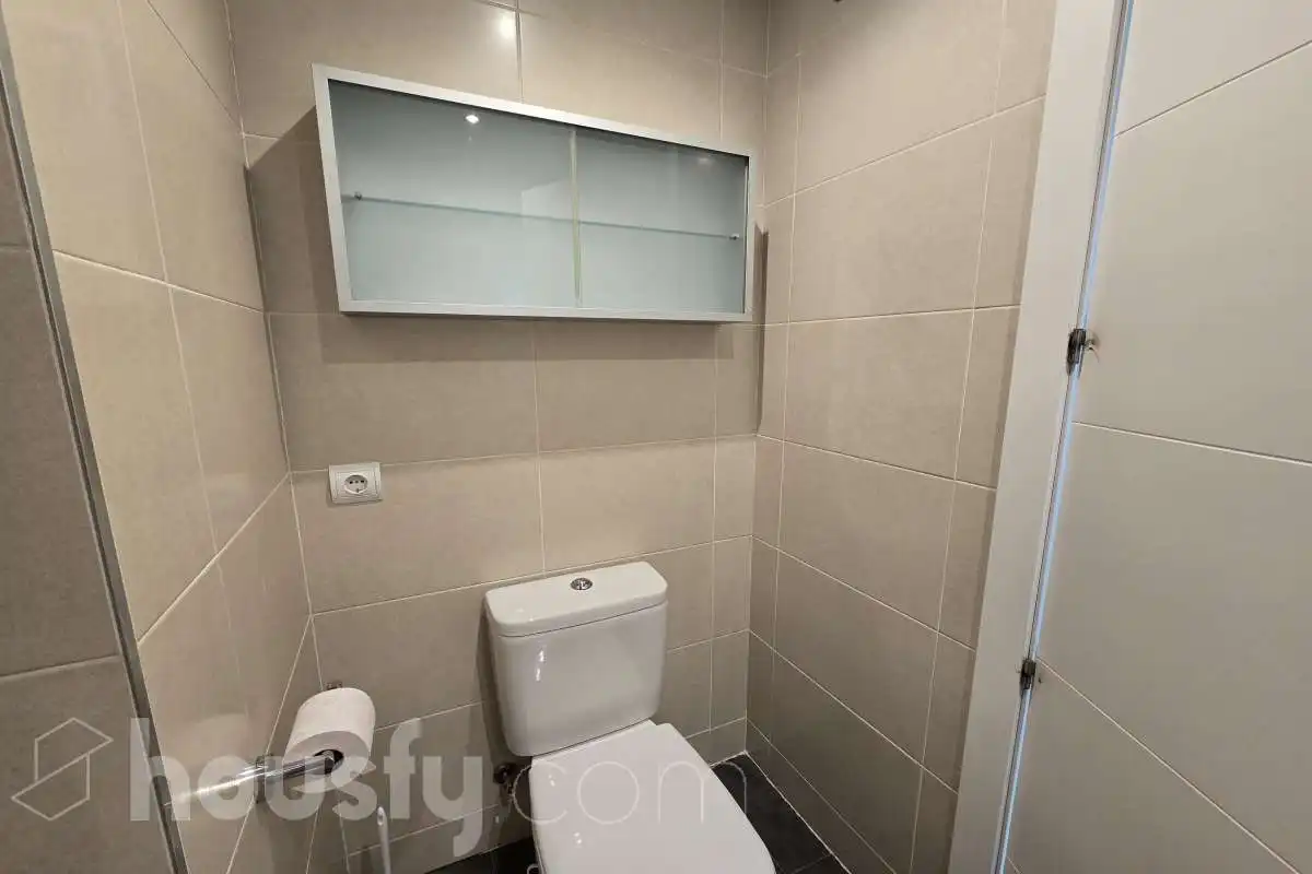 Baño de Piso de alquiler en Barcelona con Aire acondicionado, Calefacción y Parquet