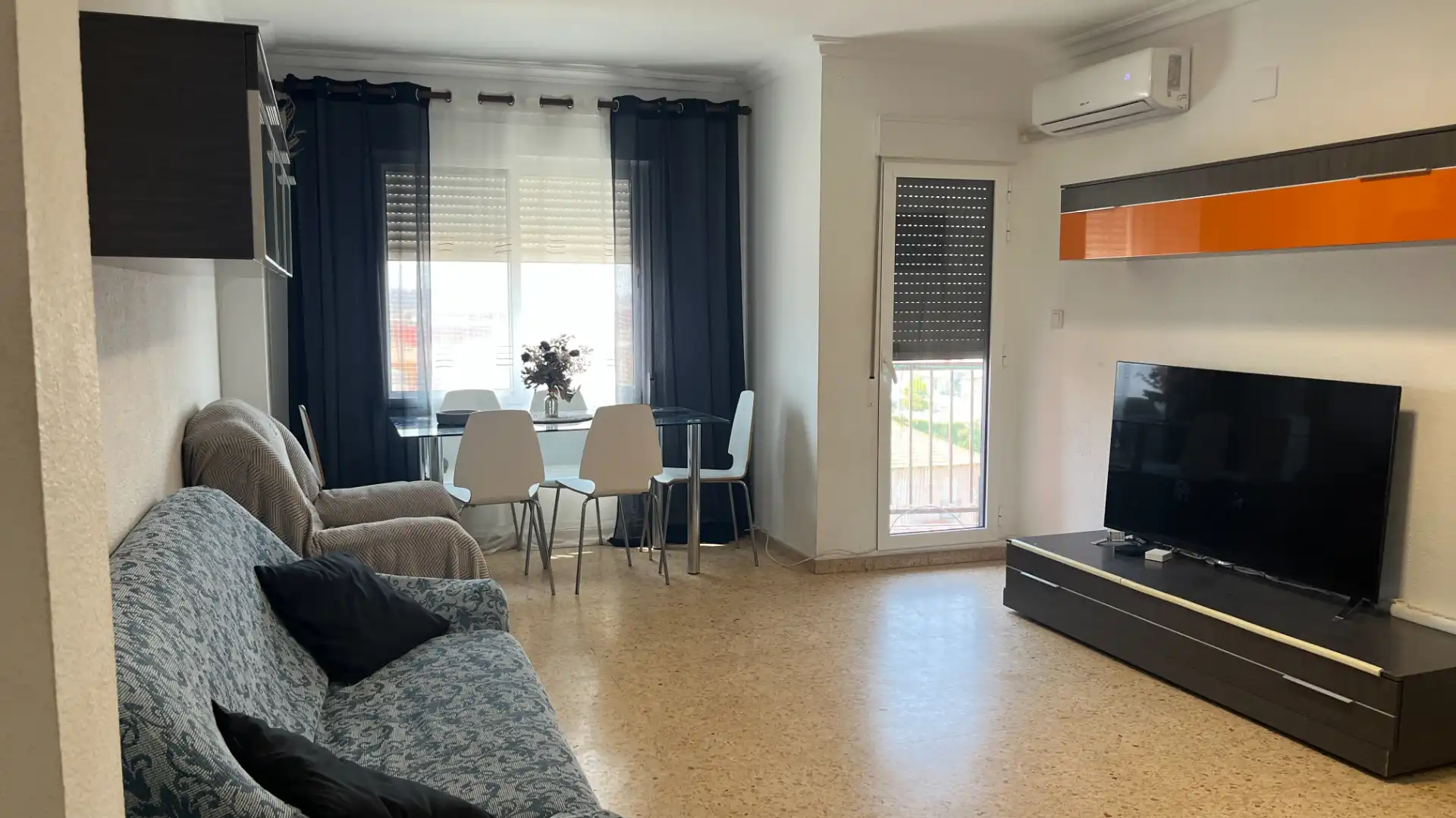 Sala d'estar de Pis de lloguer en Valencia amb Aire condicionat, Moblat i Forn