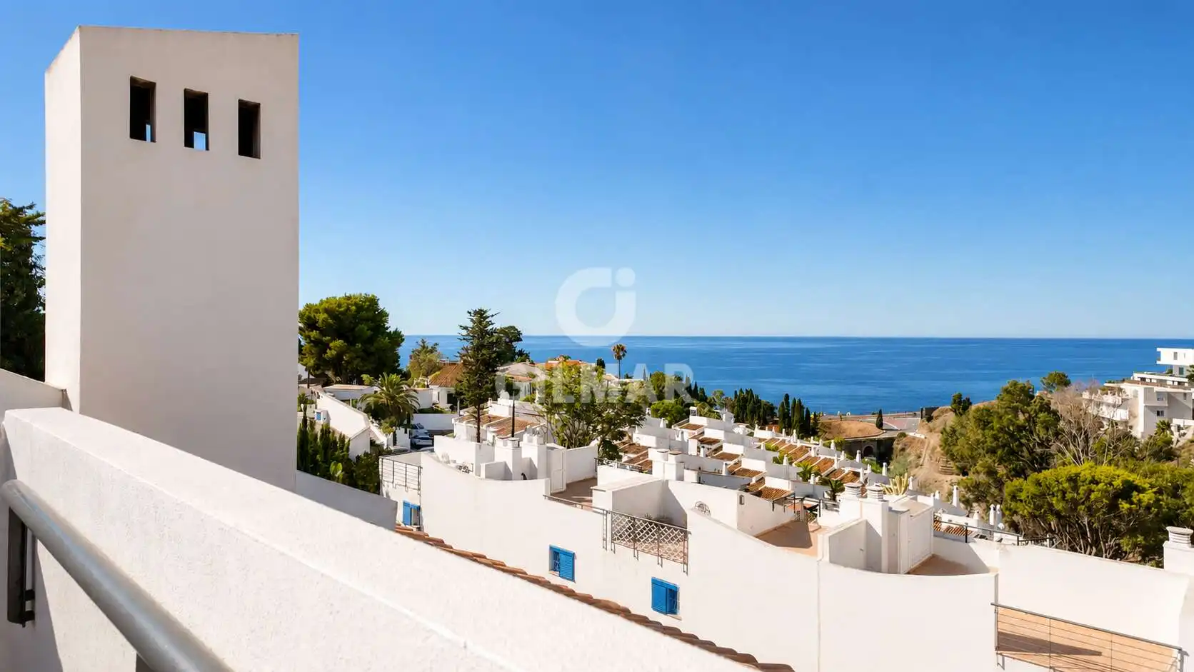 Vista exterior de Casa adosada en venda en Benalmádena amb Calefacció, Jardí privat i Piscina