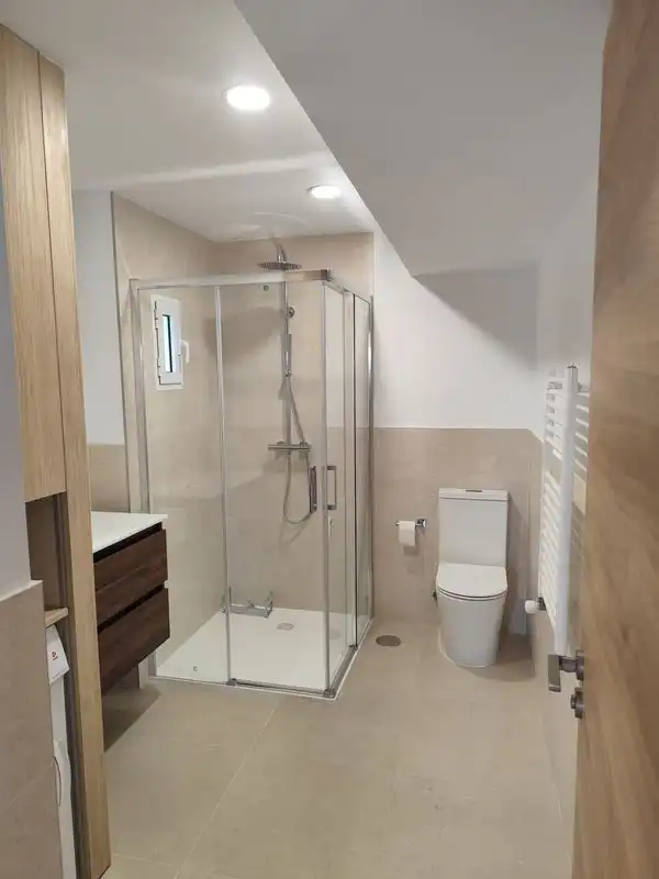 Baño de Piso en venta en Vigo  con Calefacción y Trastero