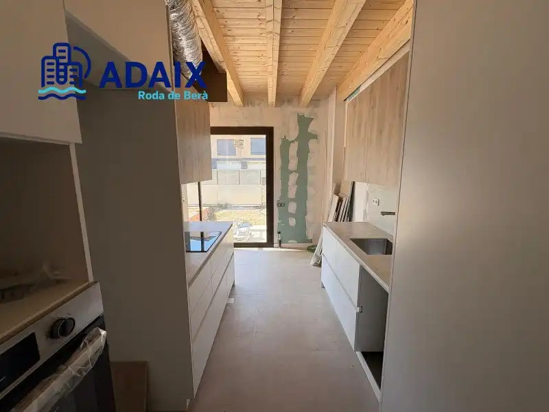 Cocina de Casa o chalet en venta en Roda de Berà con Calefacción, Terraza y Piscina