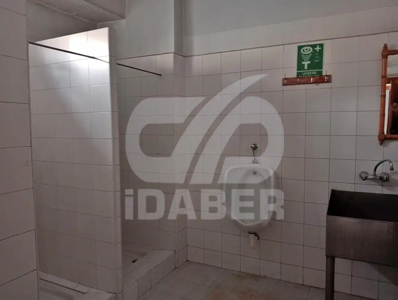 Badezimmer von Fabrikhallen zur Miete in Ugena, Toledo