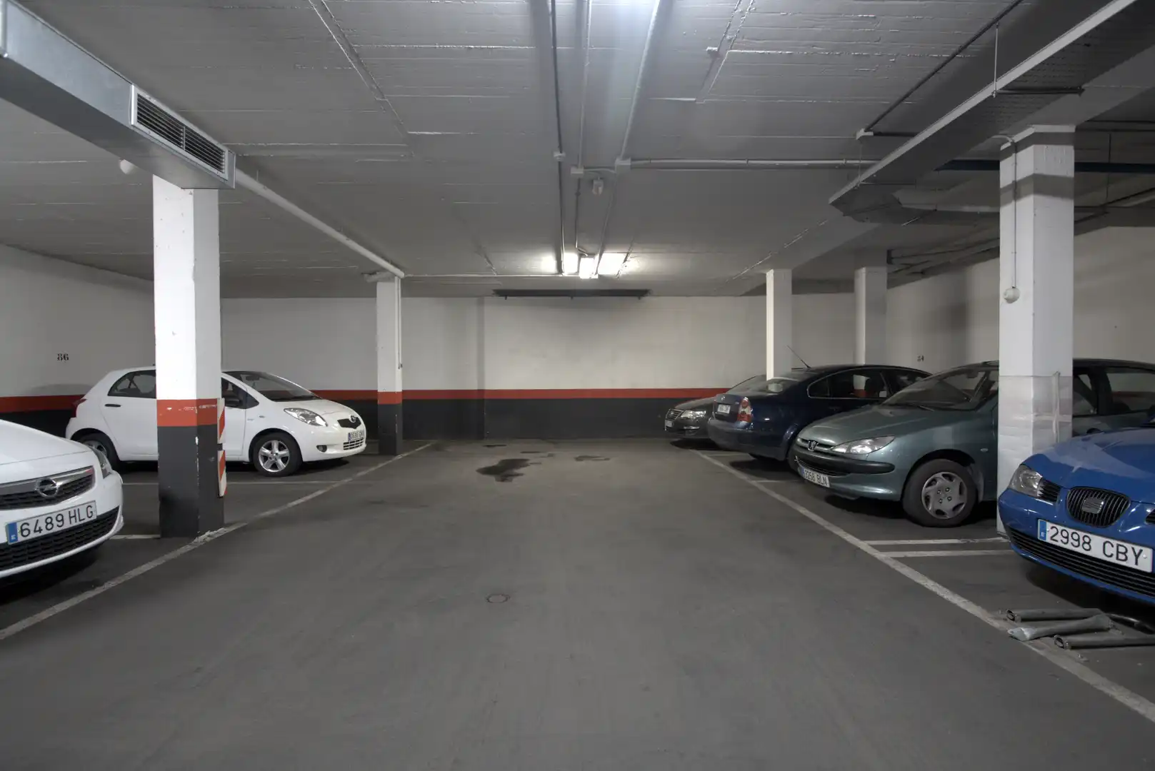 Parking of Flat for rent in Madrid  with Air Conditioner, Private garden and Storage room