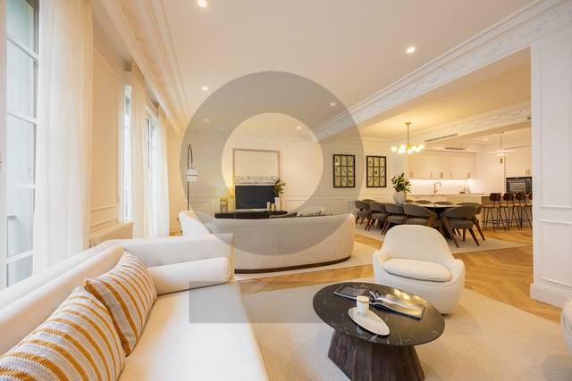 Piso en Venta en Calle de López de Hoyos en Colina