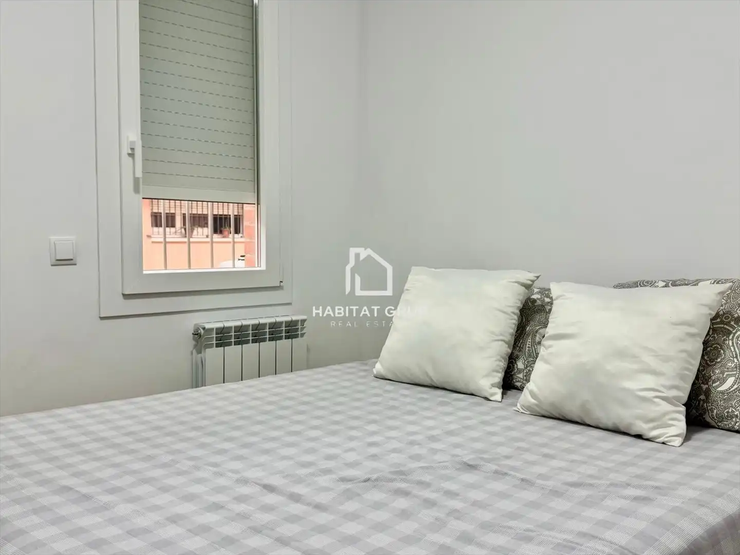 Bedroom of Flat for sale in Girona  with Air Conditioner, Heating and Private garden