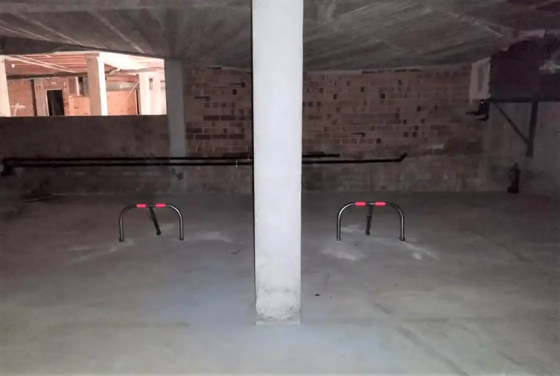 Garage zum Verkauf in Òdena mit Alarm