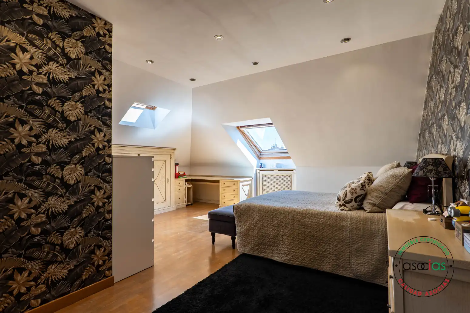 Habitación de Piso en venta en Gijón  con Calefacción, Parquet y Trastero