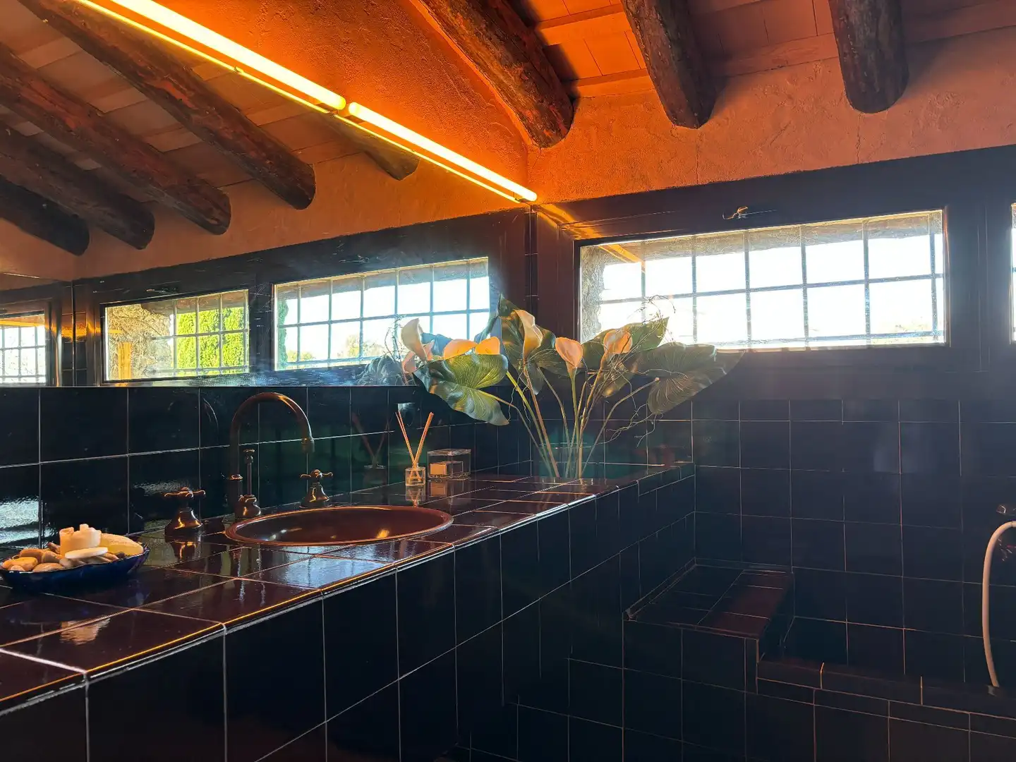 Baño de Finca rústica en venta en Madremanya con Calefacción, Terraza y Trastero