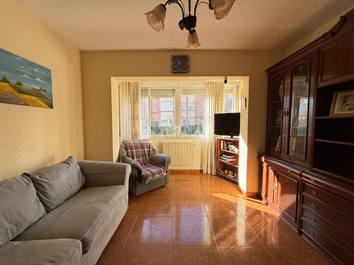 Living room of Flat for sale in  Madrid Capital  with Heating and Terrace