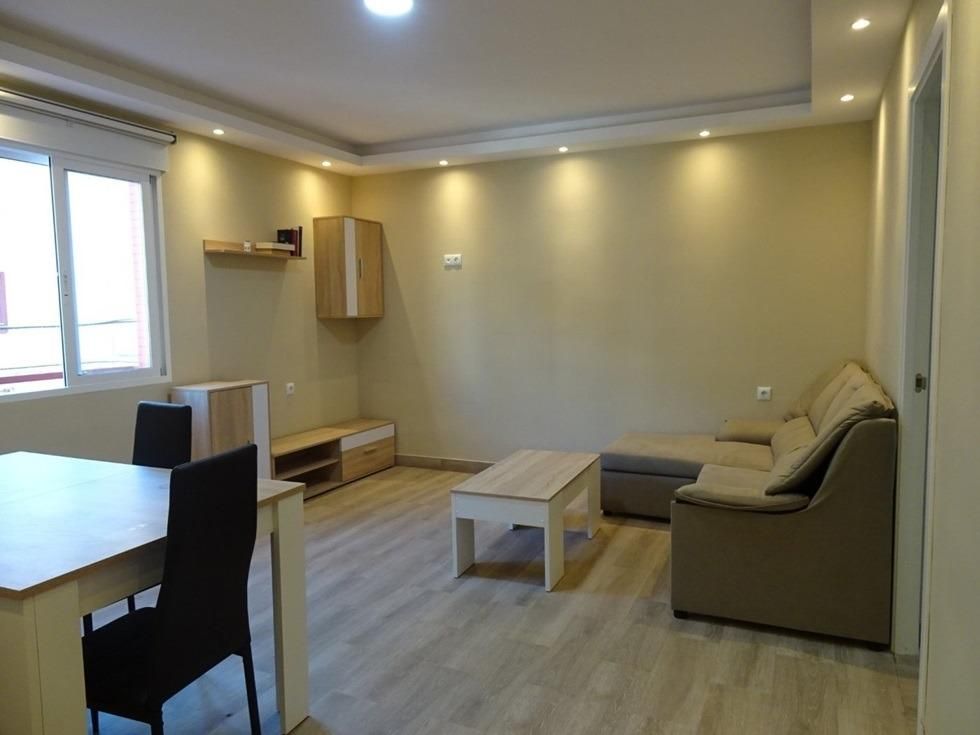 Flat to rent in Calle BETANZOS, Ensanche