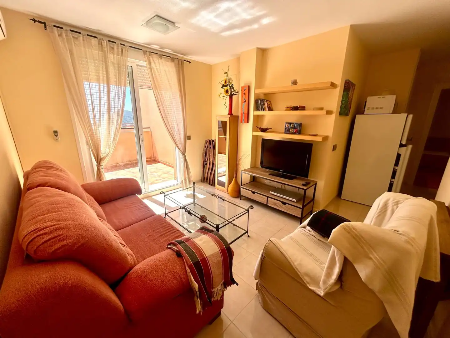 Sala d'estar de Pis en venda en Vícar amb Aire condicionat, Terrassa i Moblat