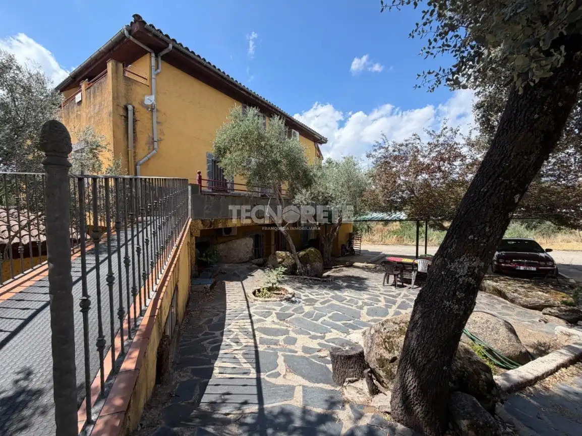 Exterior view of Flat for sale in Sotillo de las Palomas  with Air Conditioner, Heating and Storage room